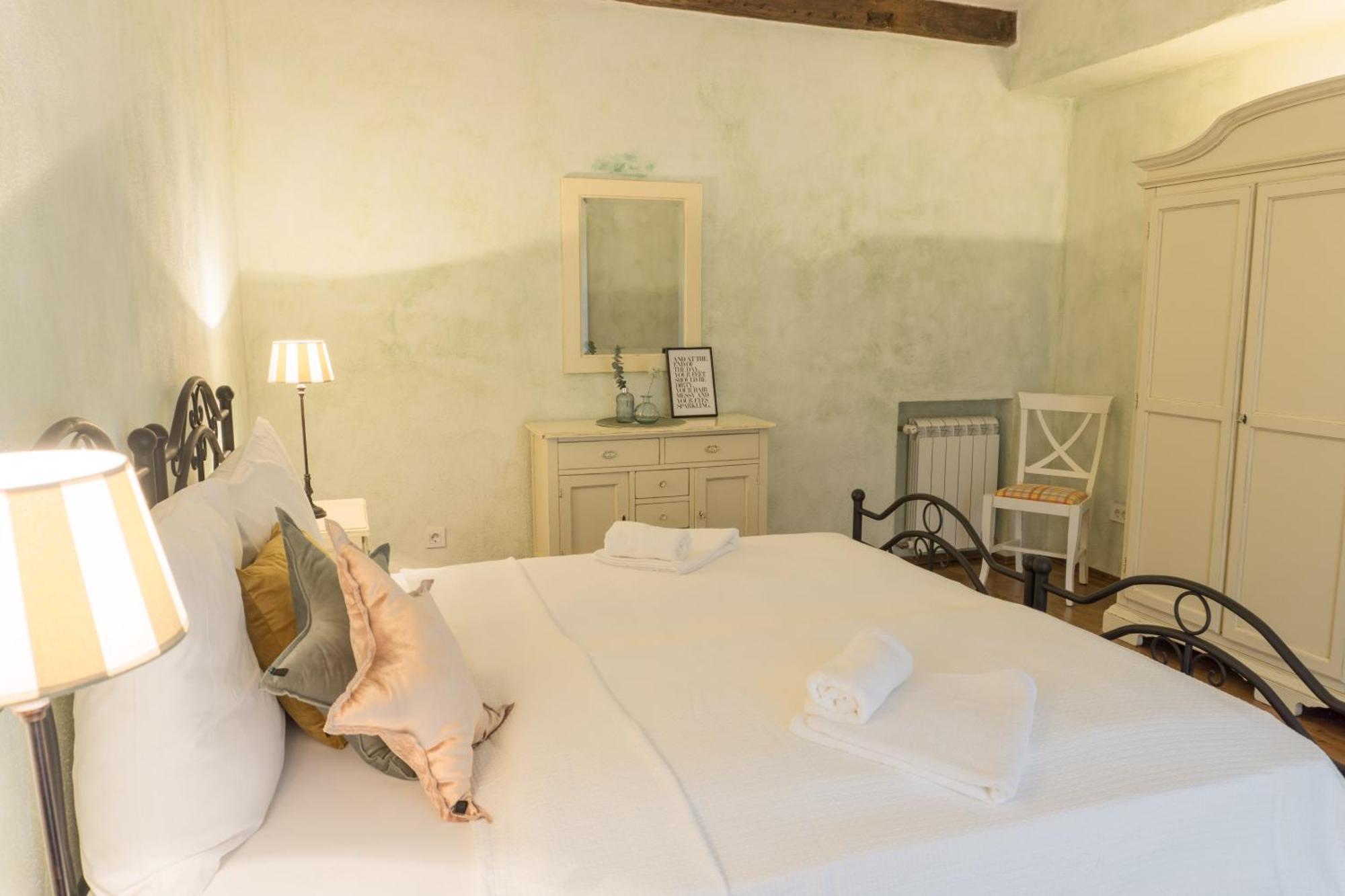 Villa Melissa - Istrisches Steinhaus Mit Pool In Guter Lage Sveti Lovreč Pazenatički Bagian luar foto